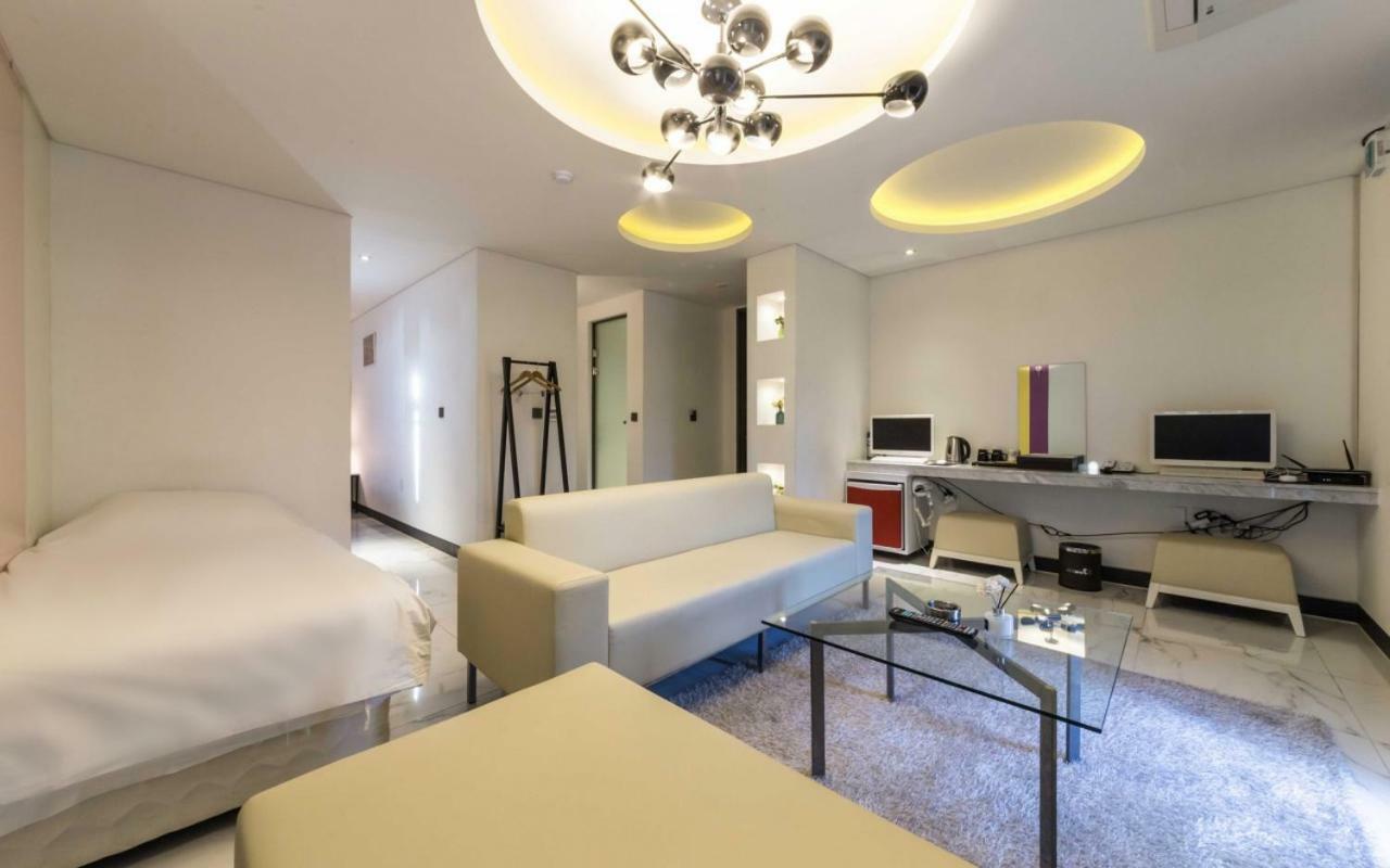 Design Hotel Ddeul& Osan Bagian luar foto
