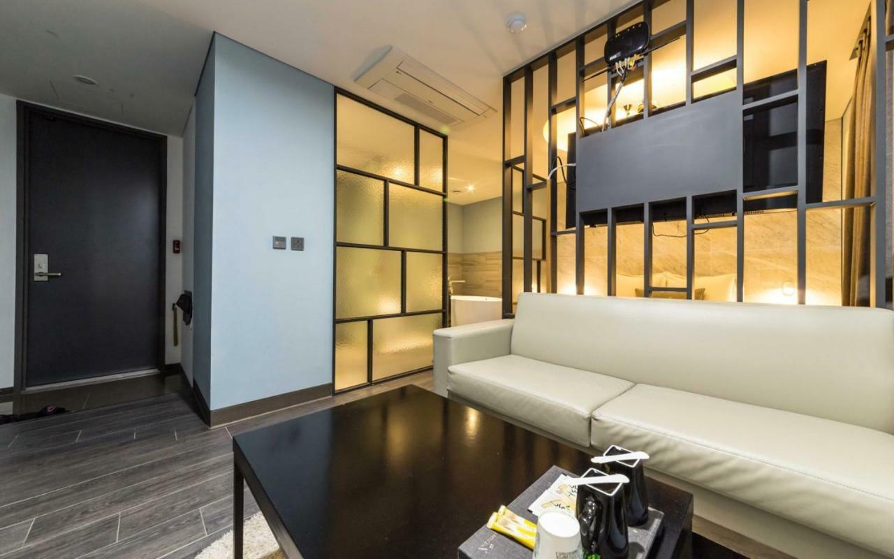 Design Hotel Ddeul& Osan Bagian luar foto