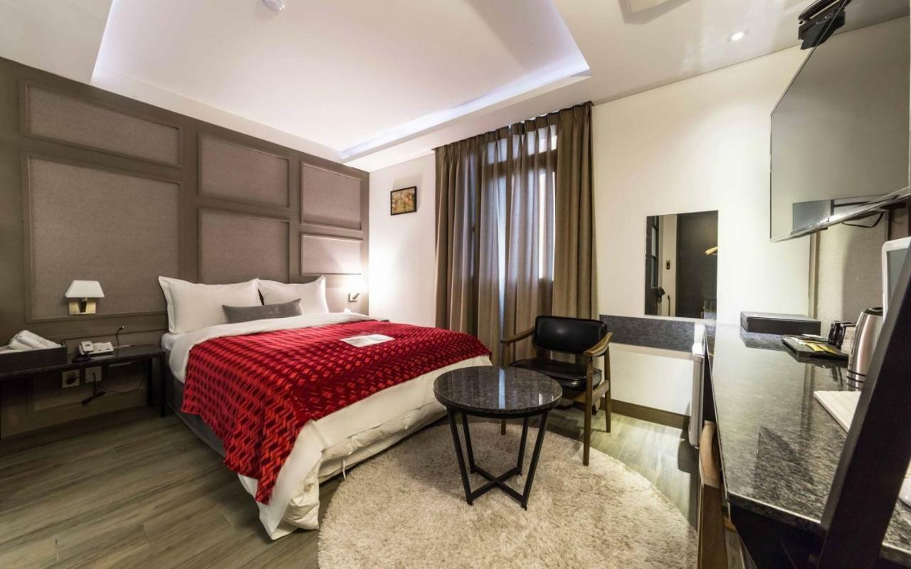 Design Hotel Ddeul& Osan Bagian luar foto